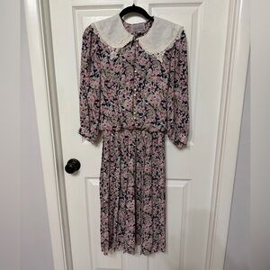 VINTAGE floral pleated dress with Peter Pan embroidered collar pearl buttons